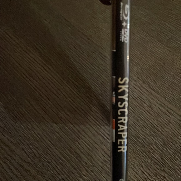 Skyscraper / BUNDLE AND SAVE ON MOVIES - Picture 3 of 8